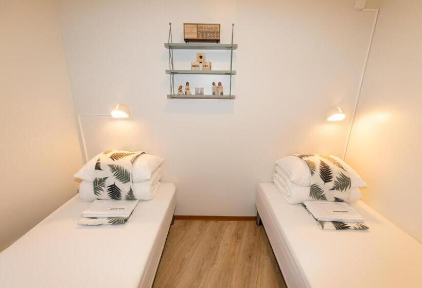 اتاق استاندارد با سرویس بهداشتی مشترک, Akureyri Hostel