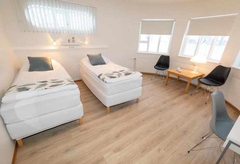 اتاق استاندارد سه تخته با سرویس بهداشتی مشترک, Akureyri Hostel