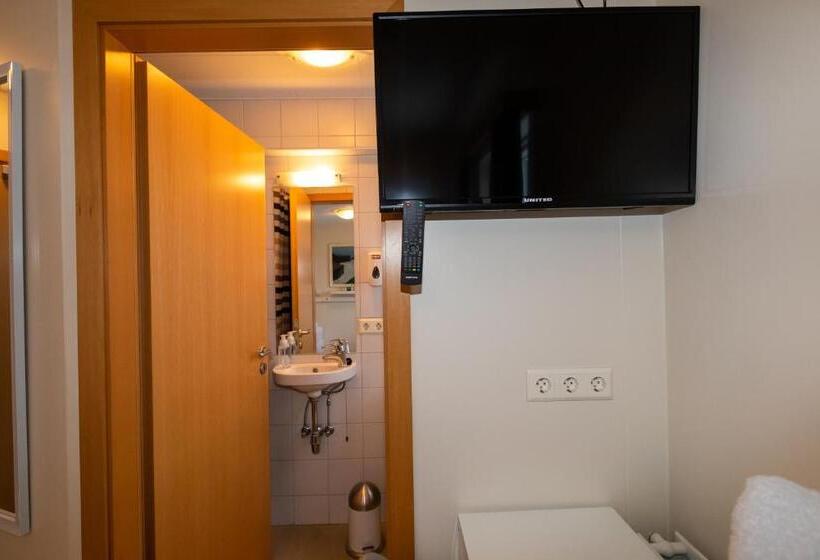 اتاق استاندارد, Akureyri Hostel
