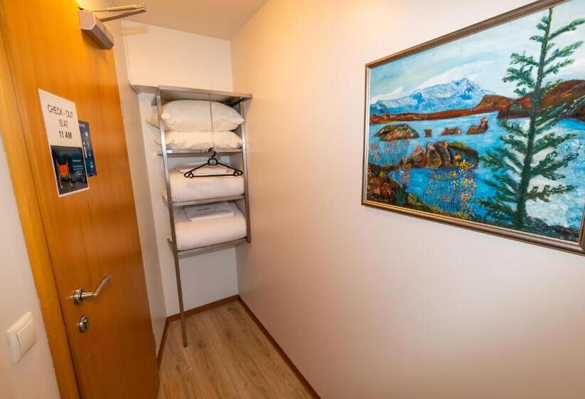 اتاق عادی, Akureyri Hostel