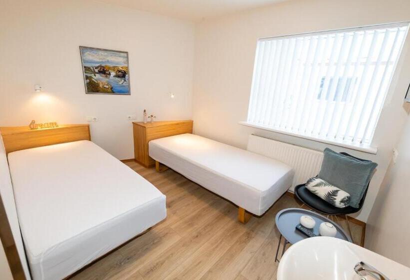 اتاق عادی, Akureyri Hostel