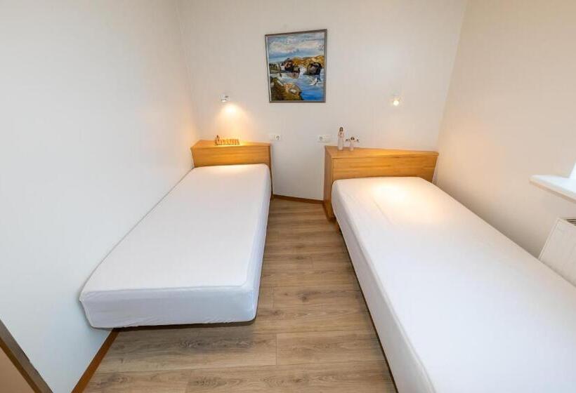 اتاق عادی, Akureyri Hostel
