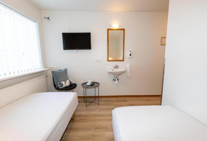 اتاق عادی, Akureyri Hostel