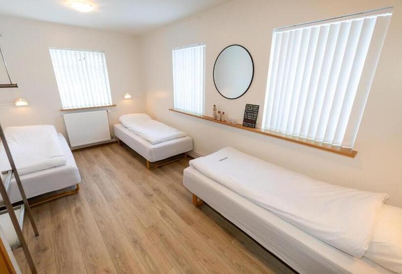 اتاق خانوادگی با سرویس بهداشتی مشترک, Akureyri Hostel
