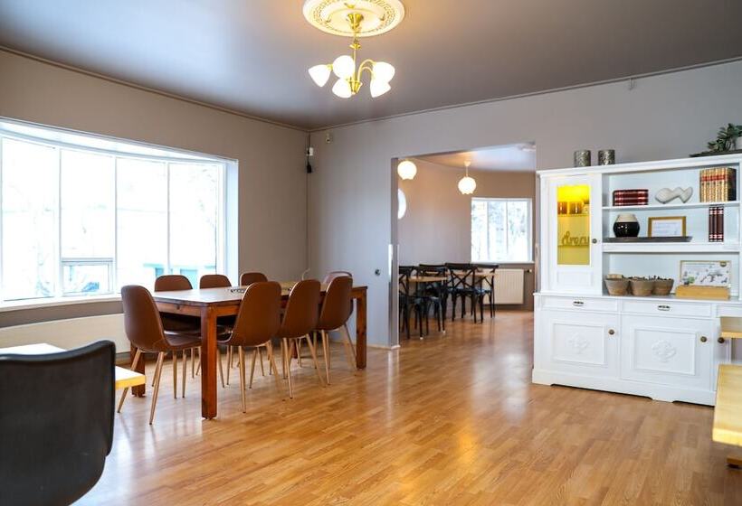 اتاق استاندارد با سرویس بهداشتی مشترک, Akureyri Hostel