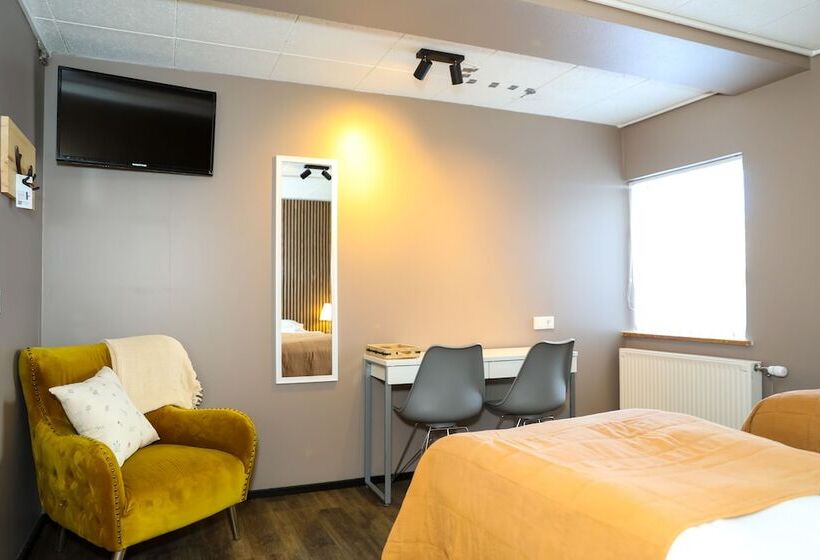 اتاق استاندارد با سرویس بهداشتی مشترک, Akureyri Hostel