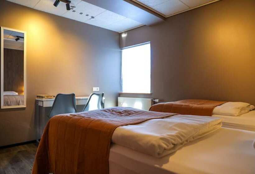 اتاق استاندارد با سرویس بهداشتی مشترک, Akureyri Hostel
