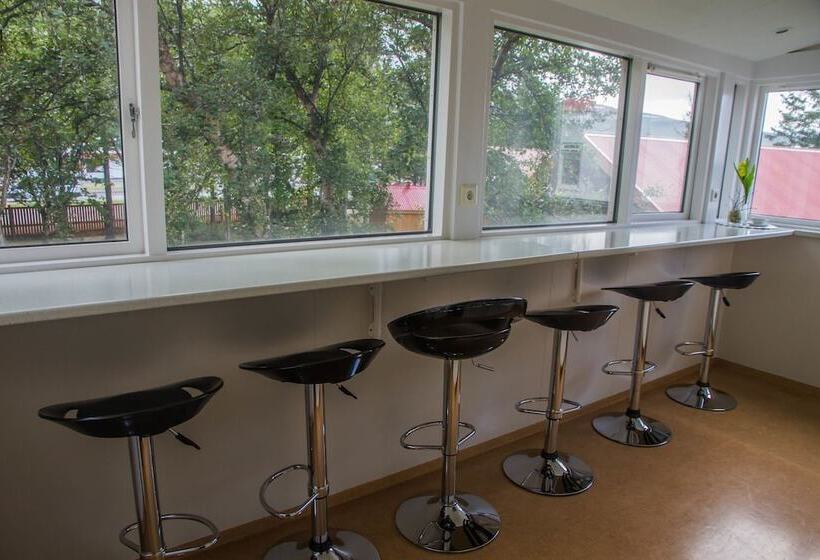 اتاق استاندارد یک تخته با سرویس بهداشتی مشترک, Akureyri Hostel