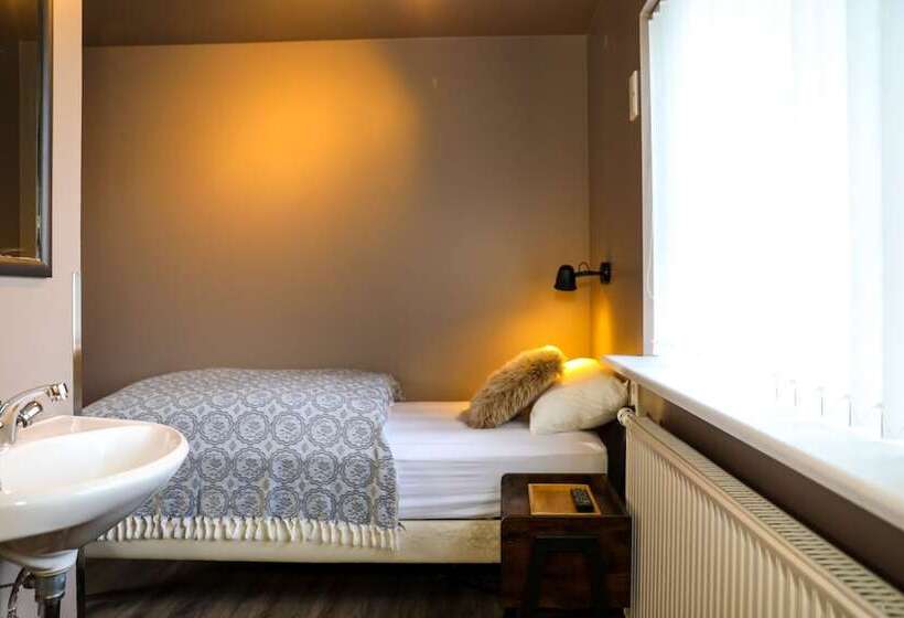 اتاق استاندارد یک تخته با سرویس بهداشتی مشترک, Akureyri Hostel