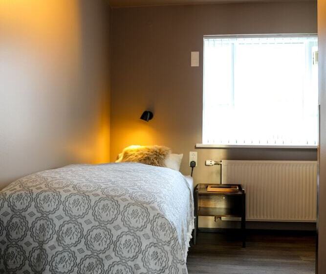 اتاق استاندارد یک تخته با سرویس بهداشتی مشترک, Akureyri Hostel