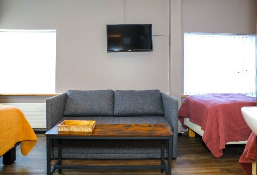 اتاق استاندارد سه تخته با سرویس بهداشتی مشترک, Akureyri Hostel