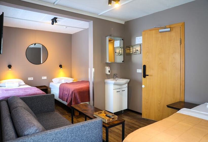 اتاق استاندارد سه تخته با سرویس بهداشتی مشترک, Akureyri Hostel