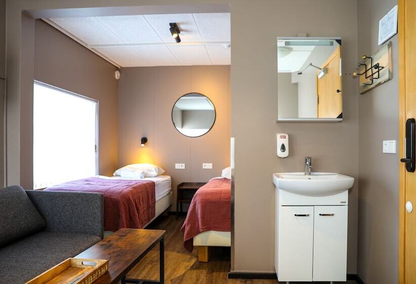 اتاق استاندارد سه تخته با سرویس بهداشتی مشترک, Akureyri Hostel