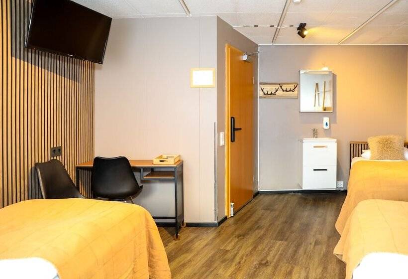 اتاق استاندارد سه تخته با سرویس بهداشتی مشترک, Akureyri Hostel