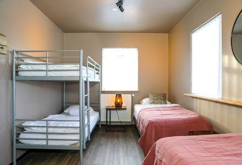 اتاق استاندارد چهارنفره با سرویس بهداشتی مشترک, Akureyri Hostel