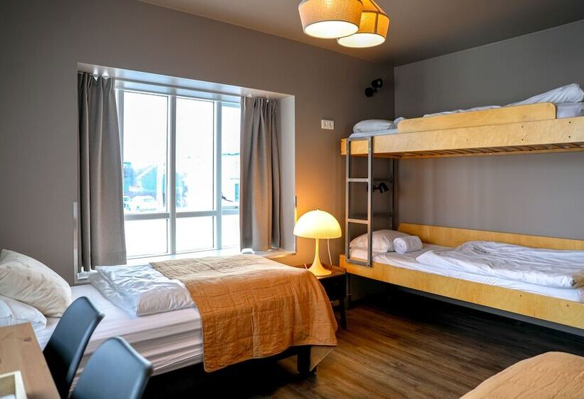 اتاق استاندارد چهارنفره با سرویس بهداشتی مشترک, Akureyri Hostel