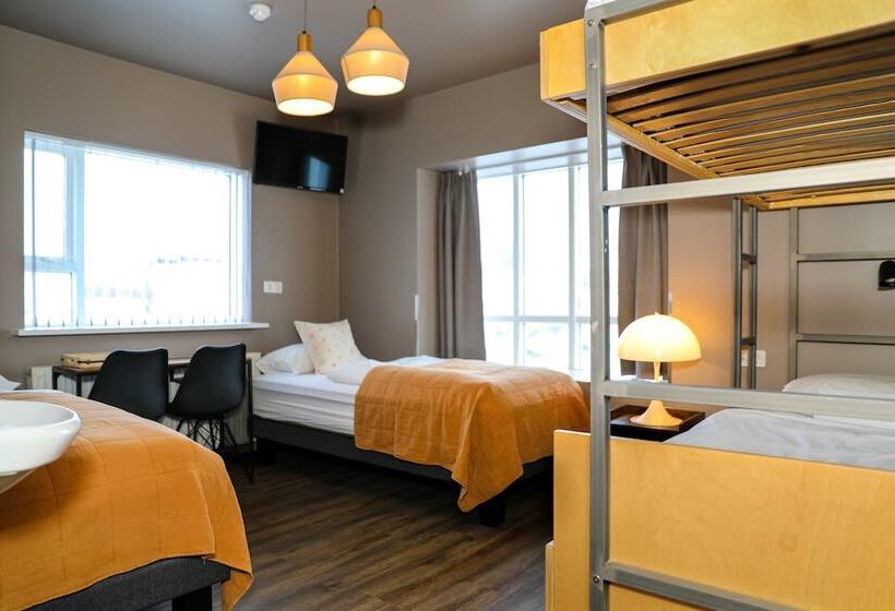 اتاق استاندارد چهارنفره با سرویس بهداشتی مشترک, Akureyri Hostel