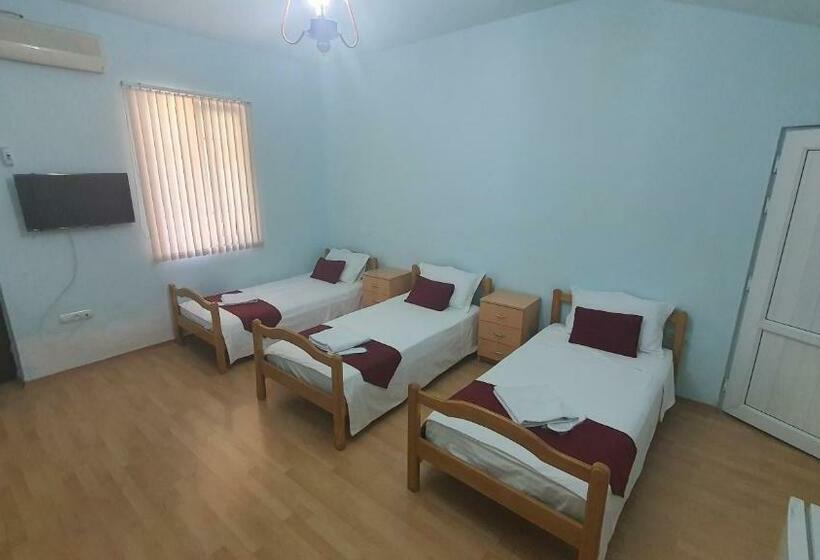 غرفة قياسية ثلاثية, Kesabella Touristic House