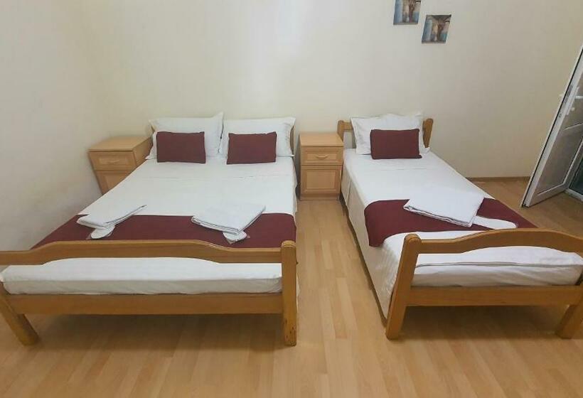 غرفة قياسية ثلاثية, Kesabella Touristic House