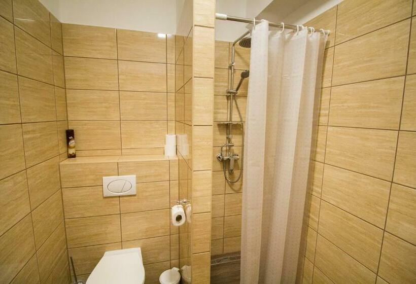 Семейный Номер, M7 Galéria Panzió