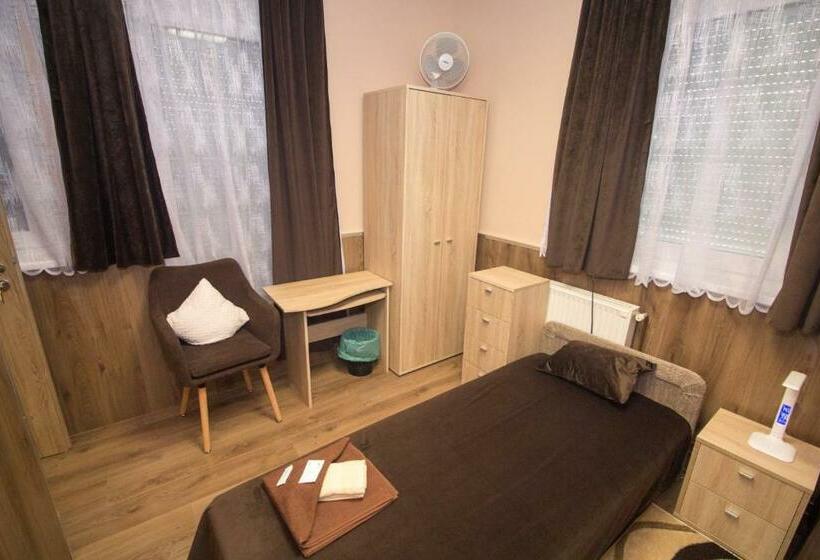 Номер Стандарт Вид на Сад, M7 Galéria Panzió