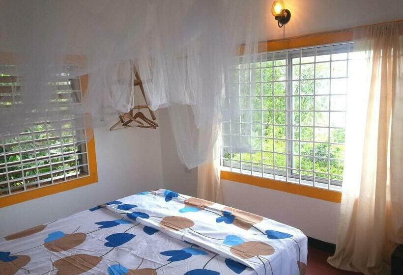 اتاق استاندارد با سرویس بهداشتی مشترک, Germaican Hostel