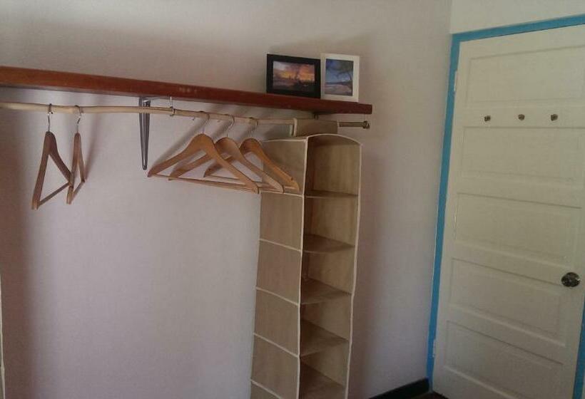 تختخواب در اتاق مشترک, Germaican Hostel