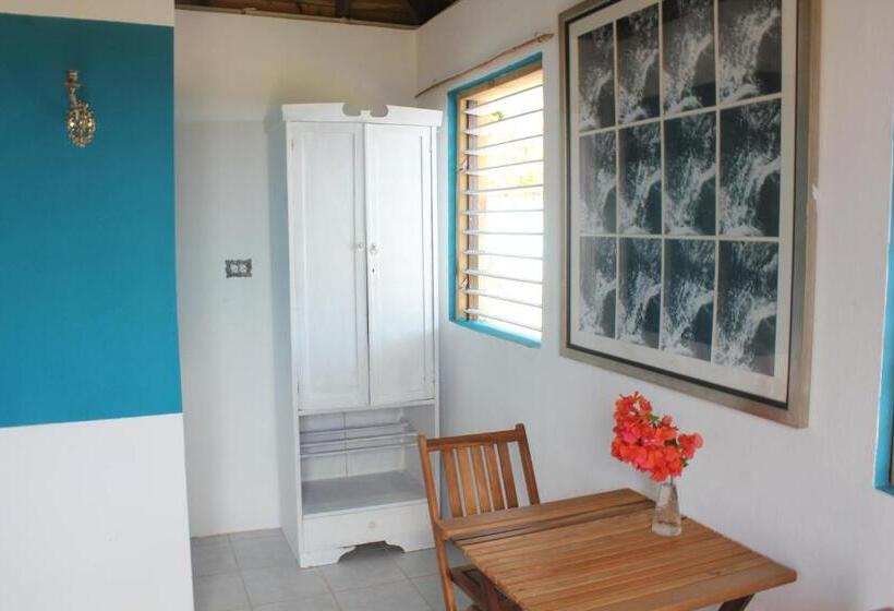 بانگلوی استاندارد با چشم‌انداز دریا, Germaican Hostel