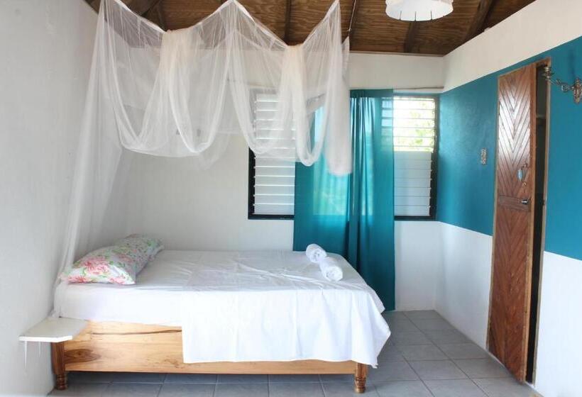 بانگلوی استاندارد با چشم‌انداز دریا, Germaican Hostel