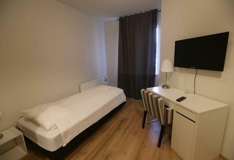 اتاق استاندارد یک نفره, 100 Iceland