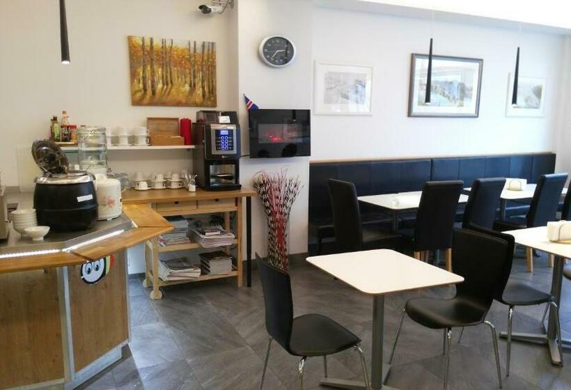 اتاق استاندارد, 100 Iceland