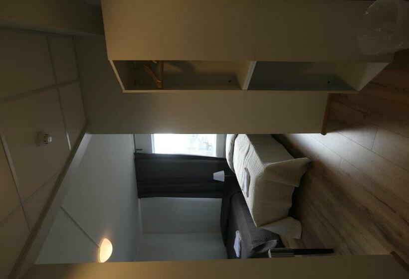 اتاق استاندارد سه نفره, 100 Iceland