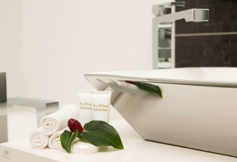 سوییت اجرایی, English Point Marina & Spa