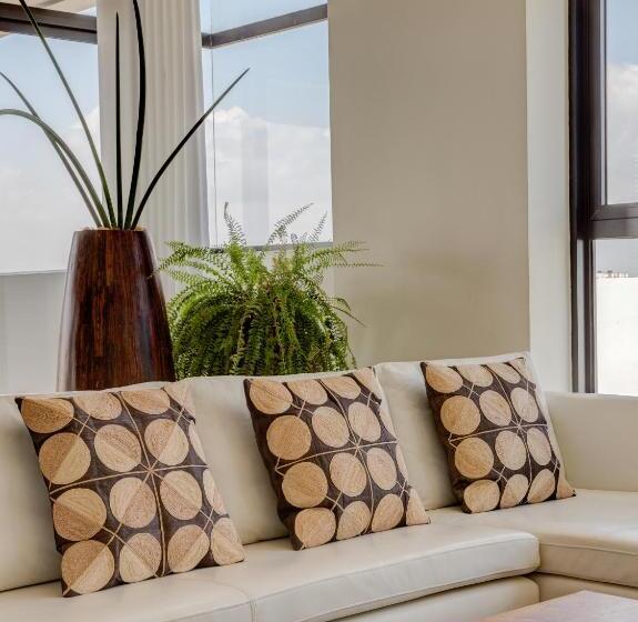 1 Bedroom Penthouse Apartment, English Point Marina & Spa