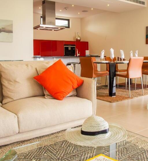 سوییت اجرایی, English Point Marina & Spa