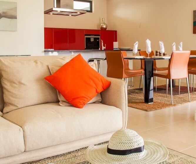 سوییت اجرایی, English Point Marina & Spa