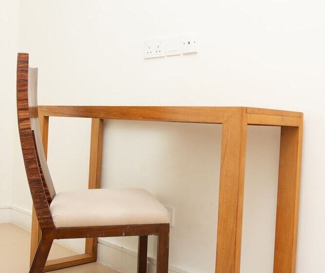 سوییت اجرایی, English Point Marina & Spa