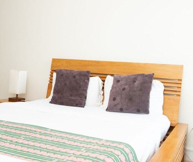 سوییت اجرایی, English Point Marina & Spa