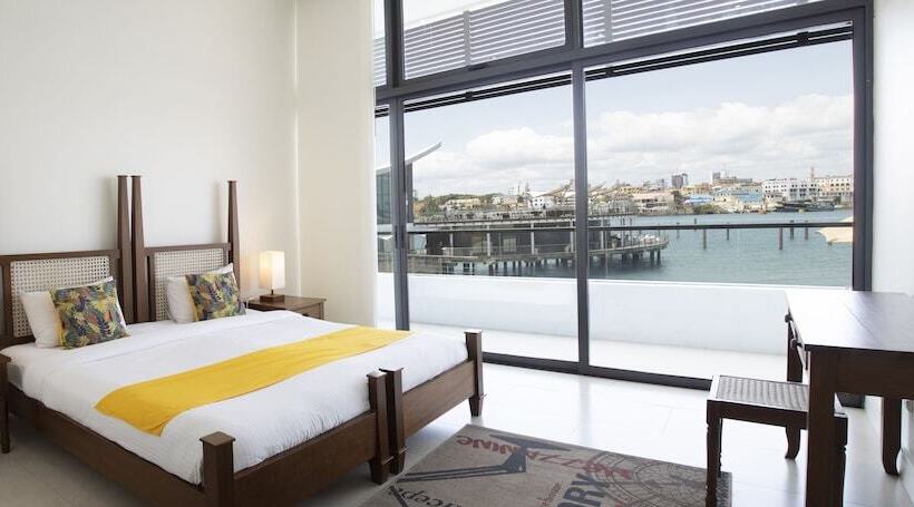 سوییت با چشمانداز استخر, English Point Marina & Spa