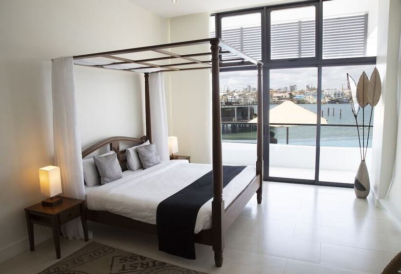 سوییت با چشمانداز استخر, English Point Marina & Spa