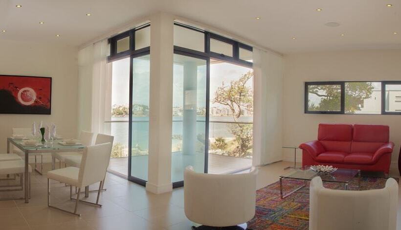 سوییت اجرایی, English Point Marina & Spa