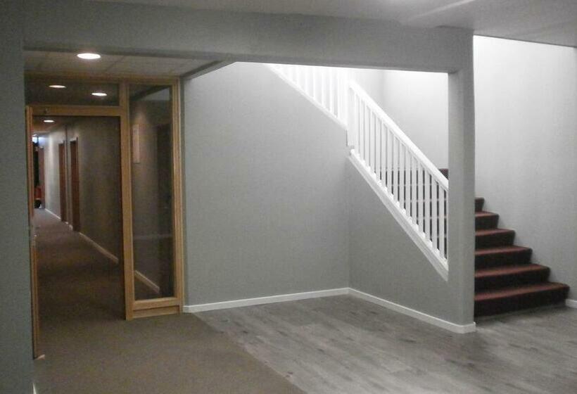 اتاق عادی, Kanslarinn Hella