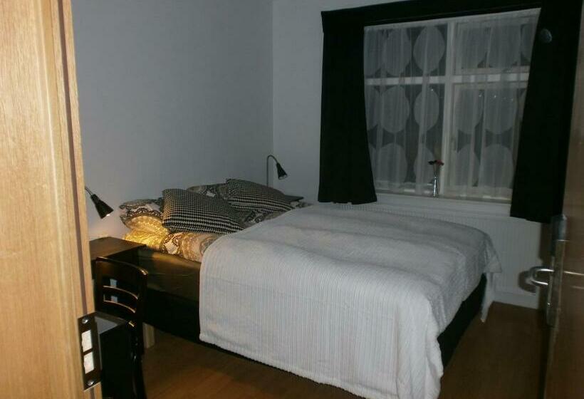 اتاق عادی, Kanslarinn Hella