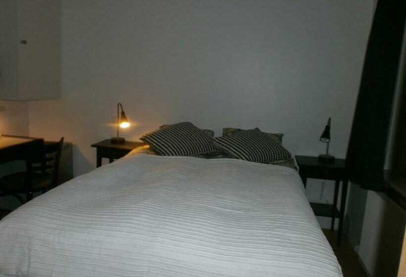 اتاق عادی, Kanslarinn Hella