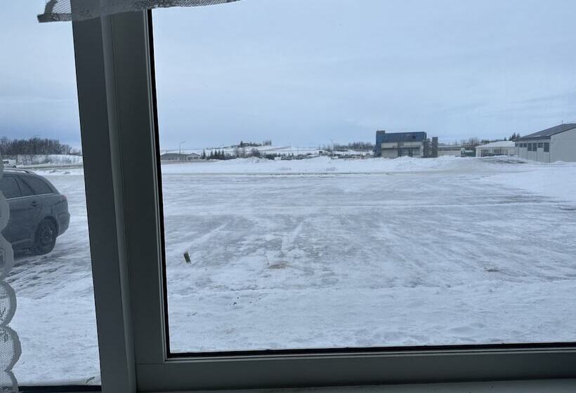 اتاق استاندارد با سرویس بهداشتی مشترک, Kanslarinn Hella