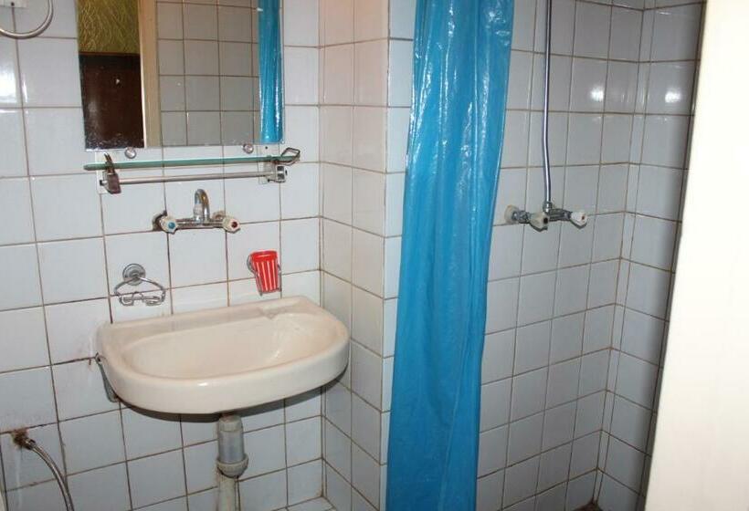 تختخواب در اتاق مشترک, Nairi Rest House