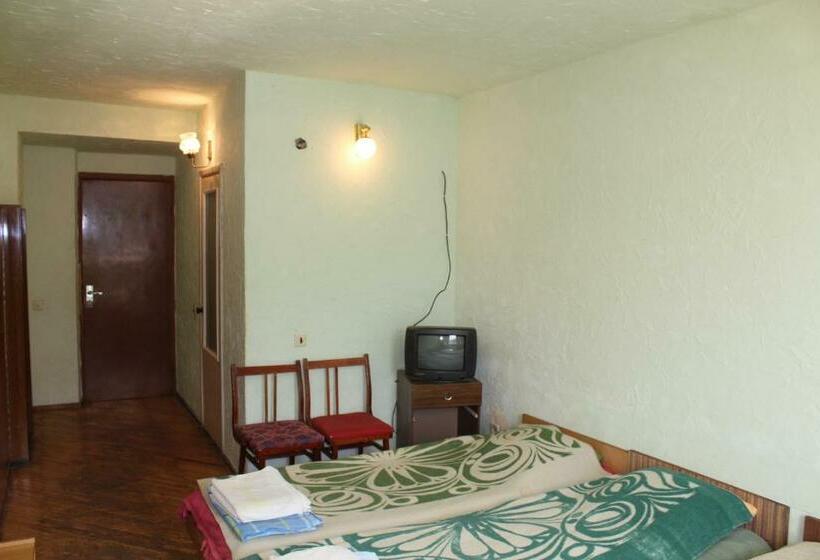 تختخواب در اتاق مشترک, Nairi Rest House