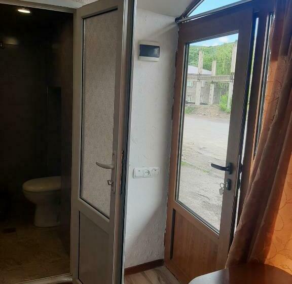 اتاق استاندارد چهار تخته, Narvar