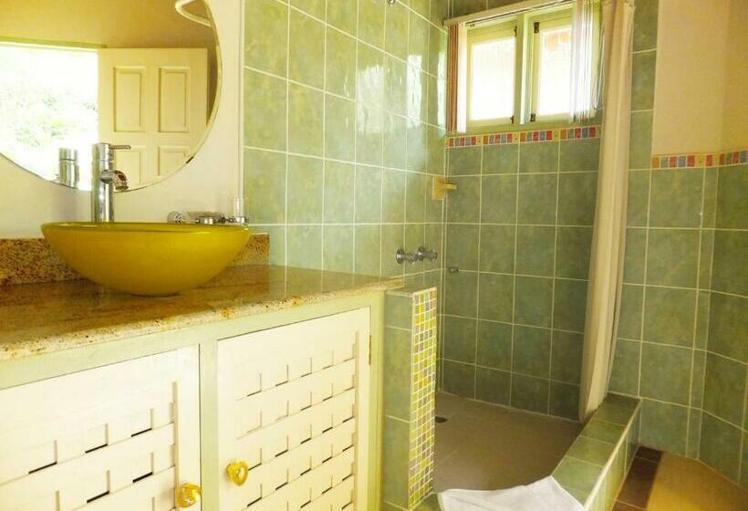 اتاق لوکس با تخت بزرگ, Pimento Lodge Resort