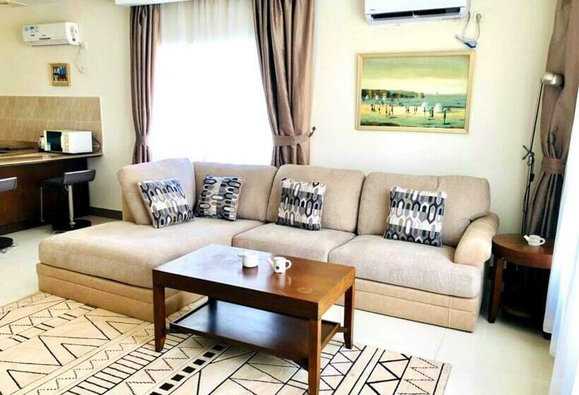 سوییت لوکس, Plaza